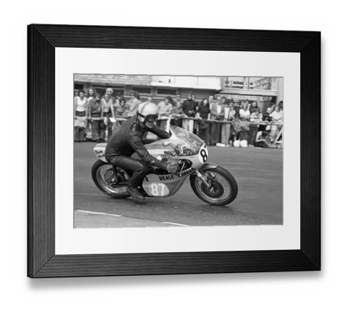 Framed Print : David Hunt (Beale Yamaha) 1975 Junior Manx Grand Prix Framed Print : David Hunt (Beale Yamaha) 1975 Junior Manx Grand Prix
