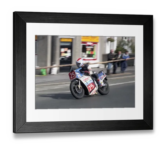 Framed Print : Jim Hunter (Suzuki) 1986 Newcomers Manx Grand Prix Framed Print : Jim Hunter (Suzuki) 1986 Newcomers Manx Grand Prix