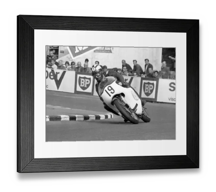 Framed Print : Chris Conn (Norton) 1966 Junior TT Framed Print : Chris Conn (Norton) 1966 Junior TT