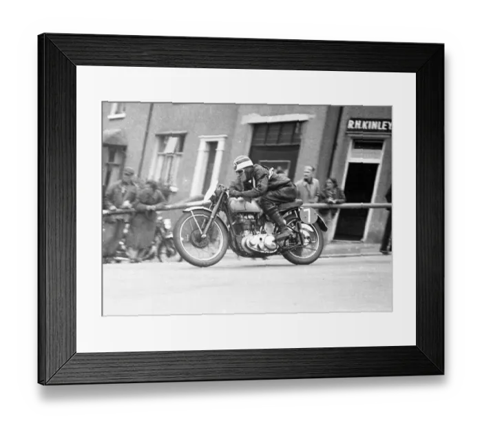 Framed Print : Ken Cruse (BSA) 1952 Senior Clubman TT