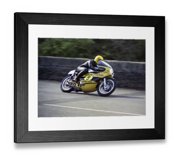 Framed Print : Alan Jackson (Suzuki) 1974 Senior Manx Grand Prix