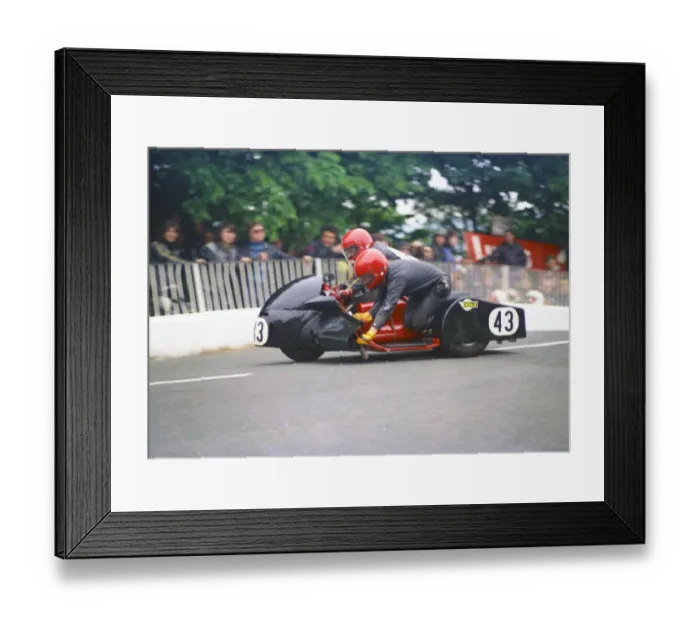 Framed Print : Geoff Davis & Lenny Pallister (Laverda) 1977 Sidecar TT Framed Print : Geoff Davis & Lenny Pallister (Laverda) 1977 Sidecar TT