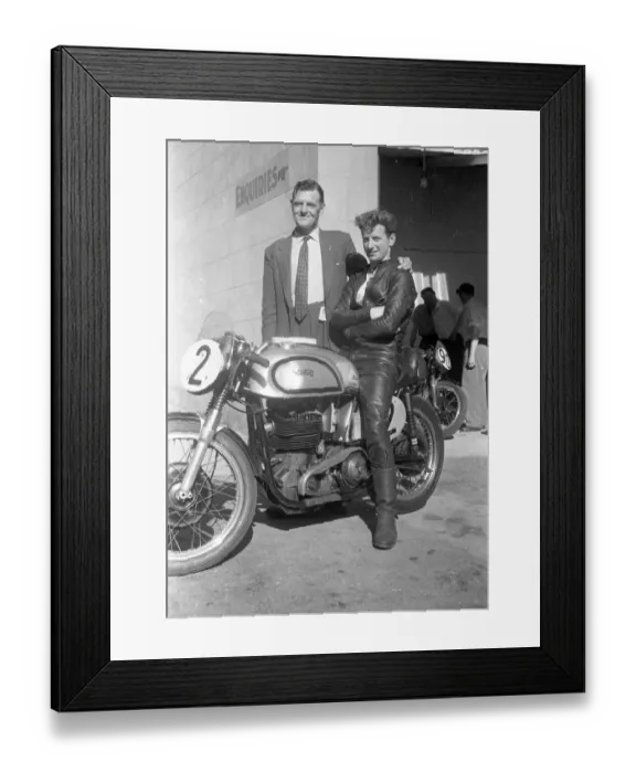 Framed Print : Mike Kelly (Norton) 1958 Senior Manx Grand Prix Framed Print : Mike Kelly (Norton) 1958 Senior Manx Grand Prix