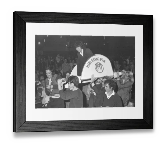 Framed Print : Mike Kneen (Yamaha) 1980 Junior Manx Grand Prix