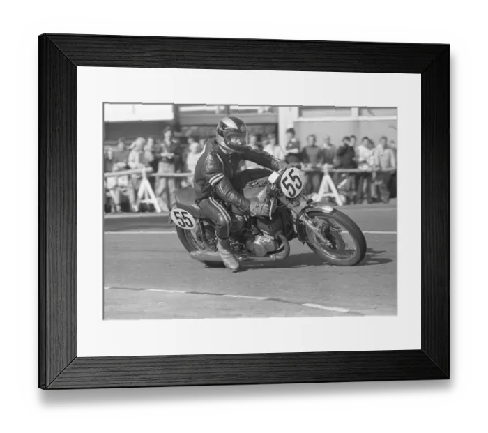 Framed Print : Peter Kermode (Suzuki) 1979 Senior Manx Grand Prix Framed Print : Peter Kermode (Suzuki) 1979 Senior Manx Grand Prix