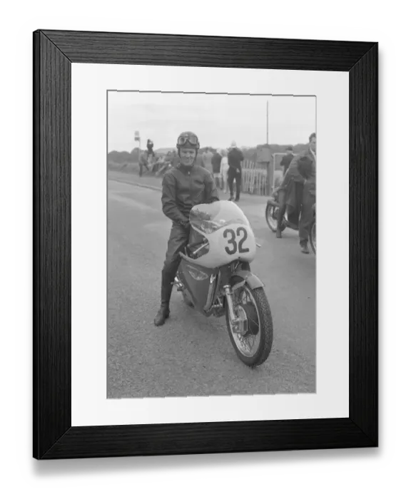 Framed Print : T Neil Kelly (Velocette Metisse) 1969 Senior Manx Grand Prix Framed Print : T Neil Kelly (Velocette Metisse) 1969 Senior Manx Grand Prix