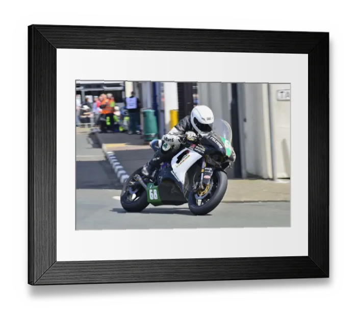 Framed Print : Billy Cummins (Kawasaki) 2014 Lightweight TT Framed Print : Billy Cummins (Kawasaki) 2014 Lightweight TT