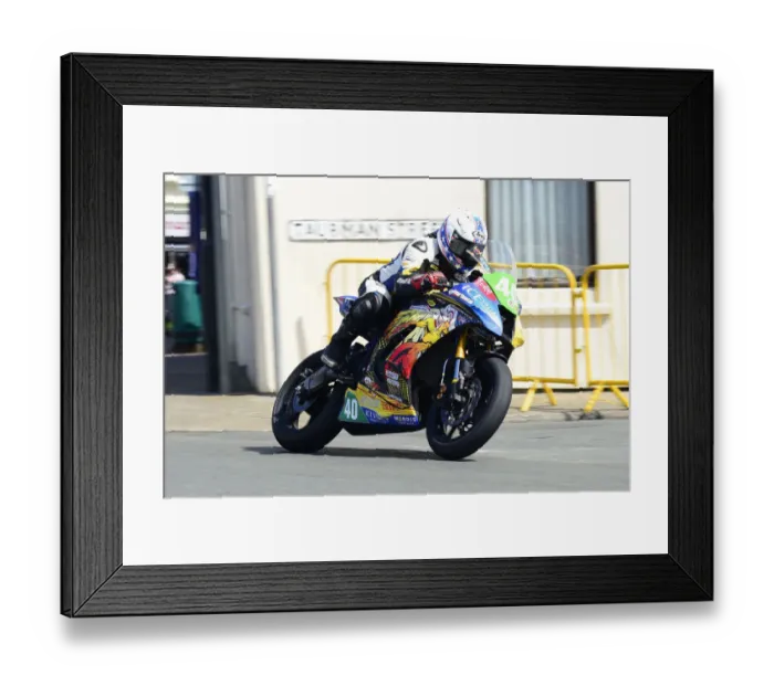 Framed Print : Paul Shoesmith (Kawasaki) 2014 Lightweight TT Framed Print : Paul Shoesmith (Kawasaki) 2014 Lightweight TT