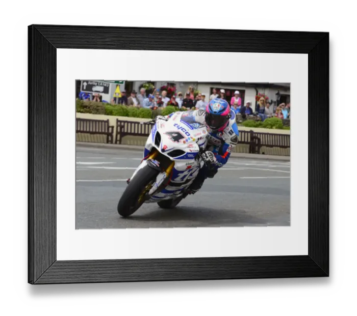 Framed Print : Guy Martin (Suzuki) 2014 Senior TT Framed Print : Guy Martin (Suzuki) 2014 Senior TT