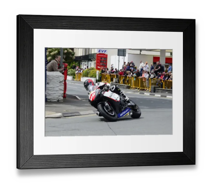 Framed Print : Rafael Paschoalin (Honda) 2014 Senior TT Framed Print : Rafael Paschoalin (Honda) 2014 Senior TT