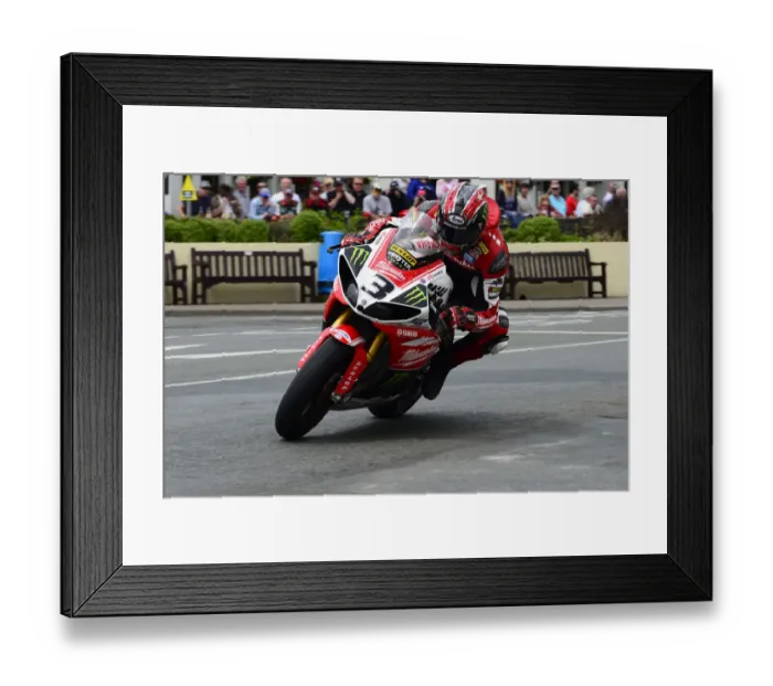 Framed Print : Ian Hutchinson (Yamaha) 2014 Senior TT Framed Print : Ian Hutchinson (Yamaha) 2014 Senior TT