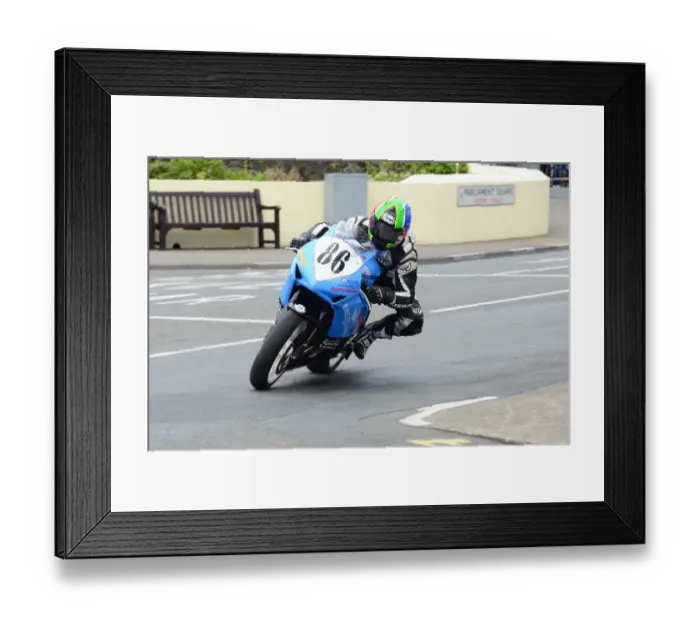 Framed Print : Allan Venter (Honda) 2014 Senior TT Framed Print : Allan Venter (Honda) 2014 Senior TT