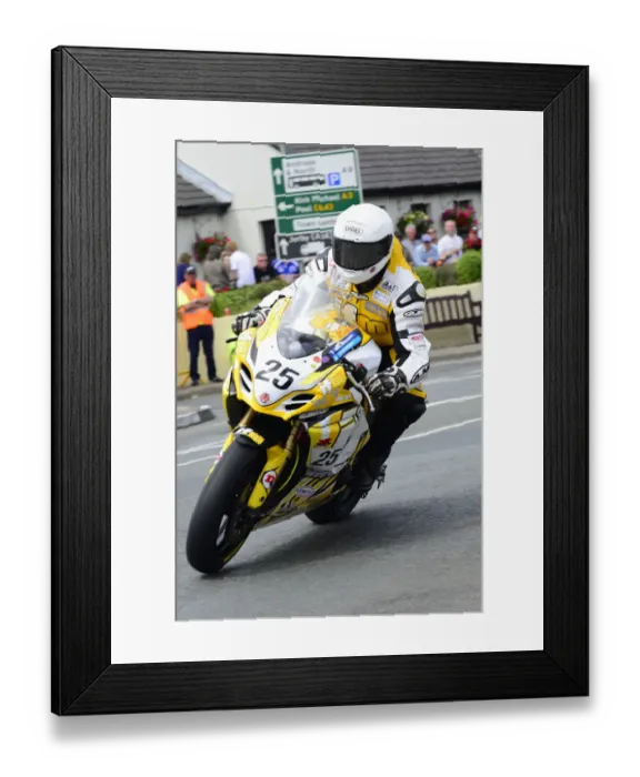 Framed Print : Ian Mackman (Suzuki) 2014 Senior TT Framed Print : Ian Mackman (Suzuki) 2014 Senior TT