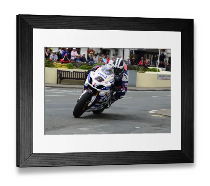 Framed Print : William Dunlop (Suzuki) 2014 Senior TT Framed Print : William Dunlop (Suzuki) 2014 Senior TT