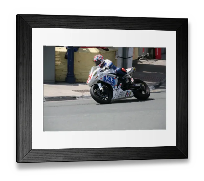 Framed Print : Paul Shoesmith (Yamaha) 2007 Superstock TT Framed Print : Paul Shoesmith (Yamaha) 2007 Superstock TT