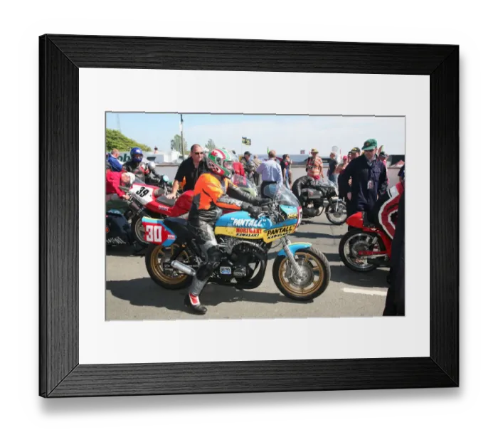 Framed Print : Gordon Pantall (Moriwaki Kawasaki) 2007 Parade Lap Framed Print : Gordon Pantall (Moriwaki Kawasaki) 2007 Parade Lap