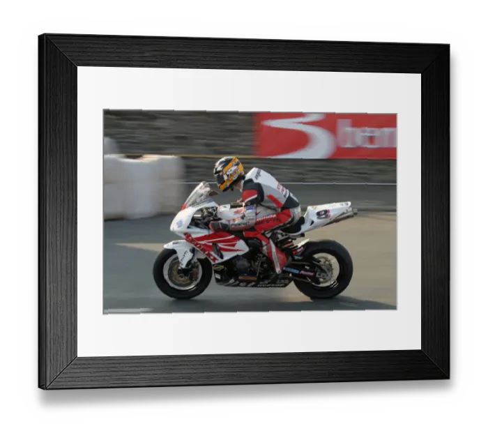 Framed Print : Guy Martin (Hydrex Honda) 2007 Superbike TT Framed Print : Guy Martin (Hydrex Honda) 2007 Superbike TT