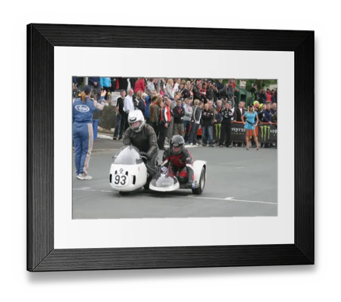 Framed Print : Derek Plummer & Roger Tomlinson (BMW) 2010 TT Parade Lap