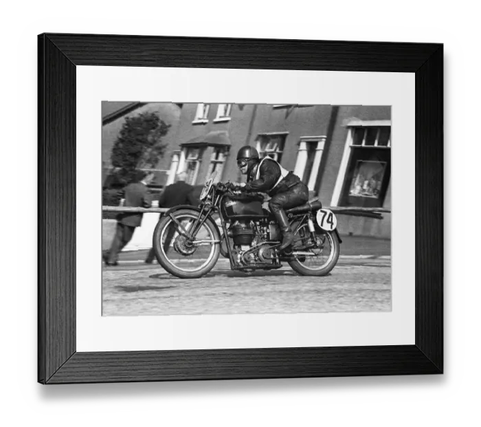 Framed Print : Alan Raynor (Velocette) 1953 Junior Manx Grand Prix Framed Print : Alan Raynor (Velocette) 1953 Junior Manx Grand Prix