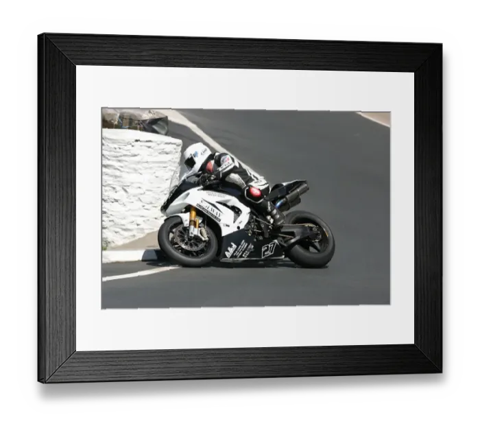 Framed Print : Chtis Palmer (Yamaha) 2009 Superbike TT Framed Print : Chtis Palmer (Yamaha) 2009 Superbike TT