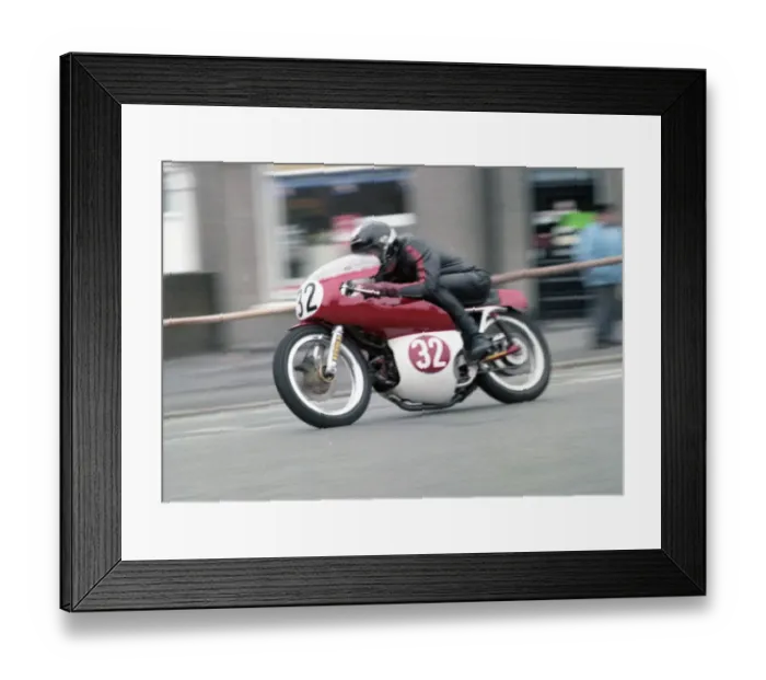 Framed Print : Brian Raynor (Aermacchi) 1981 Newcomers Manx Grand Prix Framed Print : Brian Raynor (Aermacchi) 1981 Newcomers Manx Grand Prix