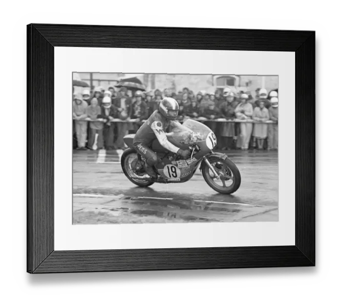 Framed Print : John Williams (Yamaha) 1975 Senior TT Framed Print : John Williams (Yamaha) 1975 Senior TT