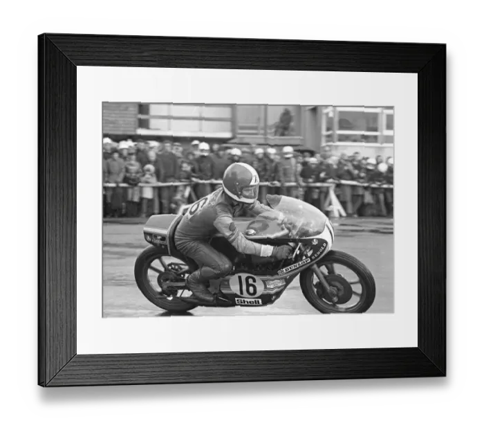 Framed Print : Tony Rutter (Yamaha) 1975 Senior TT Framed Print : Tony Rutter (Yamaha) 1975 Senior TT