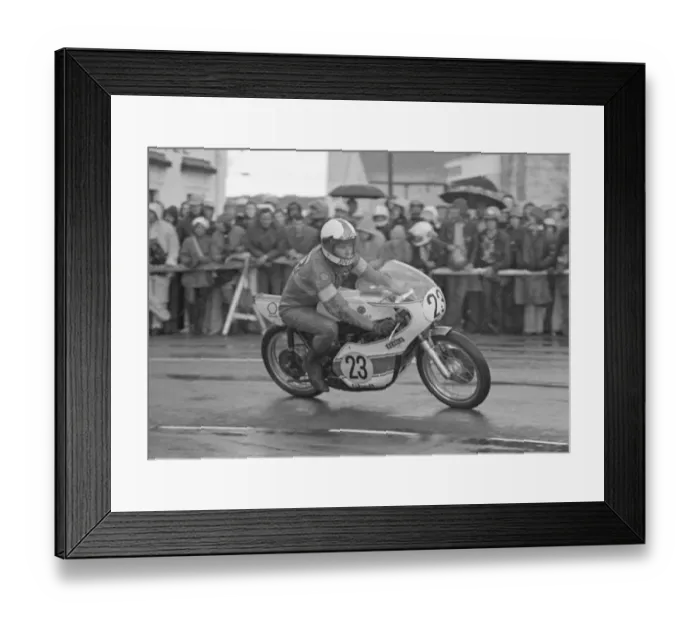 Framed Print : Alan Rogers (Yamaha) 1975 Senior TT Framed Print : Alan Rogers (Yamaha) 1975 Senior TT