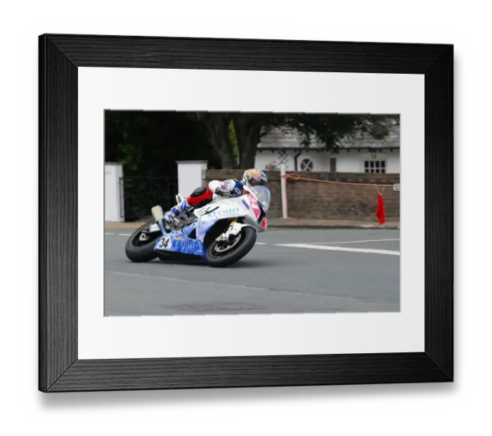 Framed Print : Simon Andrews (BMW) 2011 Superstock TT Framed Print : Simon Andrews (BMW) 2011 Superstock TT