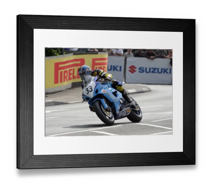 Framed Print : Mark Buckley (Suzuki) 2007 Senior TT Framed Print : Mark Buckley (Suzuki) 2007 Senior TT