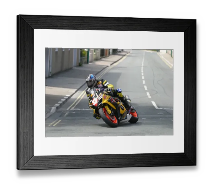 Framed Print : Mark Buckley (Suzuki) 2007 Superstock TT Framed Print : Mark Buckley (Suzuki) 2007 Superstock TT