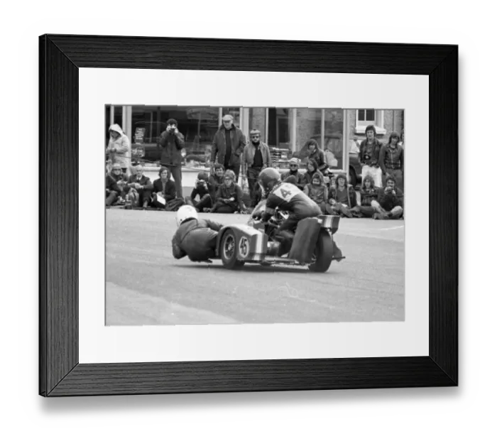 Framed Print : Canadian Vic Hudson & Robin Udall (Suzuki) 1974 750 Sidecar TT Framed Print : Canadian Vic Hudson & Robin Udall (Suzuki) 1974 750 Sidecar TT
