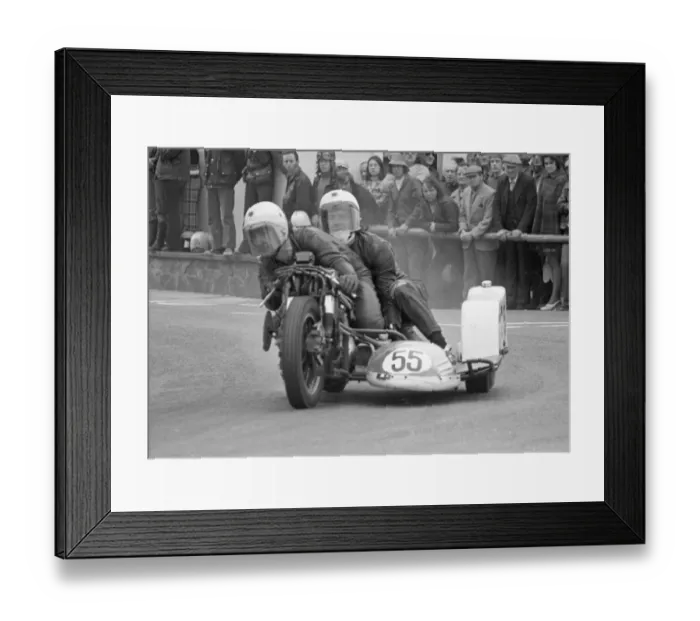 Framed Print : Eric Bregazzi & Jimmy Creer (BSA) 1974 750 Sidecar TT Framed Print : Eric Bregazzi & Jimmy Creer (BSA) 1974 750 Sidecar TT