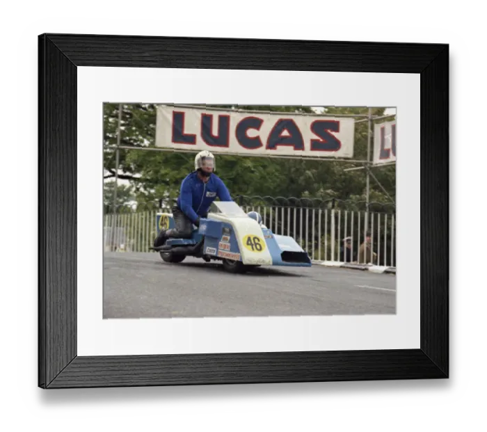 Framed Print : Brian Mee & Mick Neal (Renwick Konig) 1974 Sidecar 750 TT Framed Print : Brian Mee & Mick Neal (Renwick Konig) 1974 Sidecar 750 TT