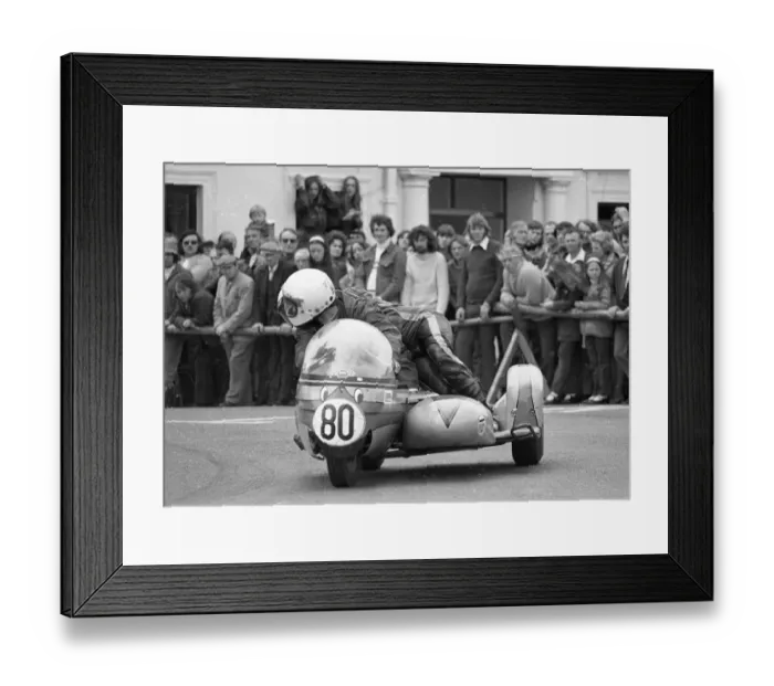 Framed Print : Trevor Youens & Ray Moon (Parker BSA) 1974 750 Sidecar TT Framed Print : Trevor Youens & Ray Moon (Parker BSA) 1974 750 Sidecar TT