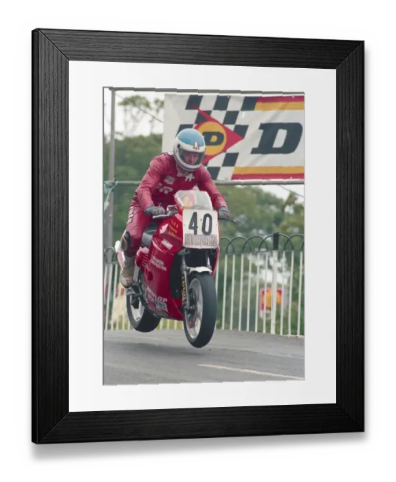 Framed Print : David Griffith (Yamaha) 1988 Formula One TT Framed Print : David Griffith (Yamaha) 1988 Formula One TT
