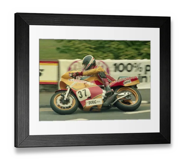 Framed Print : Mark Phillips (Yamaha) 1986 Formula One TT Framed Print : Mark Phillips (Yamaha) 1986 Formula One TT