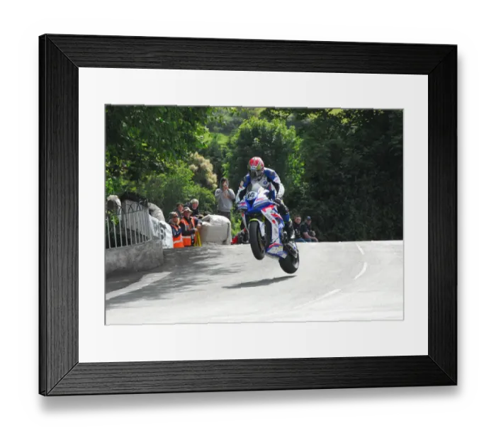 Framed Print : Dan Kneen (BMW) 2017 Senior TT Framed Print : Dan Kneen (BMW) 2017 Senior TT