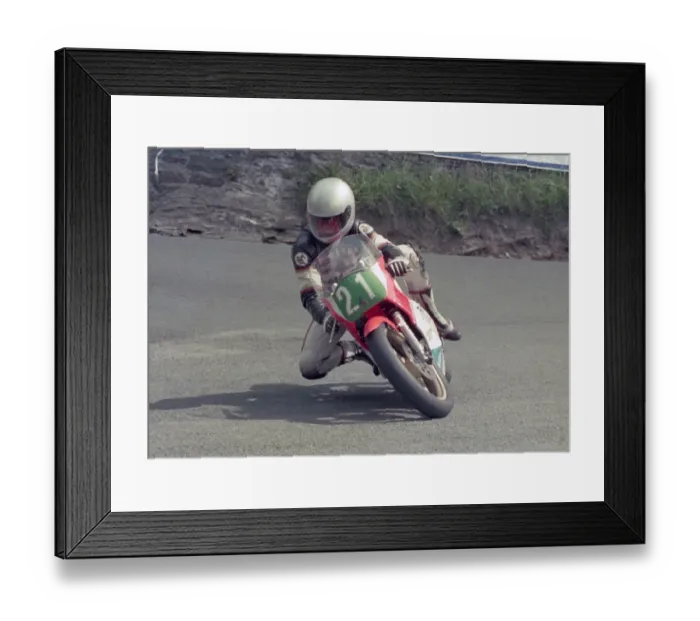 Framed Print : Dave Leach (Yamaha) 1986 Junior TT Framed Print : Dave Leach (Yamaha) 1986 Junior TT