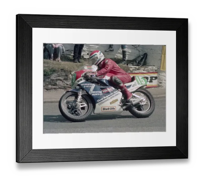 Framed Print : Phil Nichols (Yamaha) 1986 Junior TT Framed Print : Phil Nichols (Yamaha) 1986 Junior TT