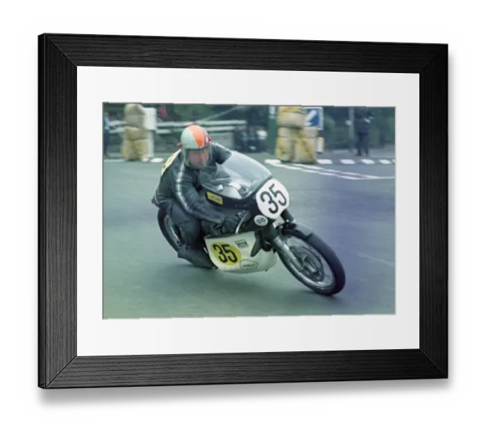 Framed Print : Brian Edwards (Norton) 1971 Senior TT Framed Print : Brian Edwards (Norton) 1971 Senior TT