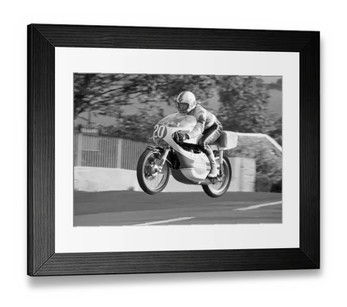 Framed Print : Reg Lennon (Yamaha) 1975 Lightweight Manx Grand Prix Framed Print : Reg Lennon (Yamaha) 1975 Lightweight Manx Grand Prix