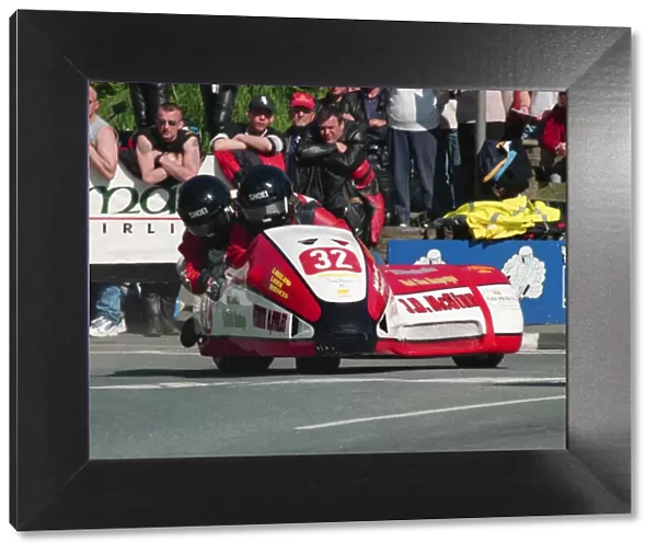 Andy Laidlow & Darren Dodgson (Baker Yamaha) 1999 Sidecar TT