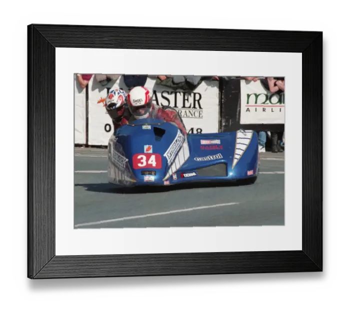 Framed Print : Bill Currie & Nick Haslam (Interlock Yamaha) 1999 Sidecar TT Framed Print : Bill Currie & Nick Haslam (Interlock Yamaha) 1999 Sidecar TT