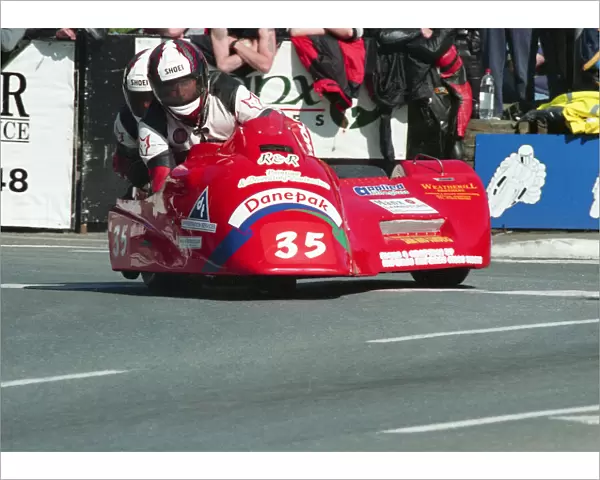 Phillip Underwood & Andrew Bates (Yamaha Ireson) 1999 Sidecar TT