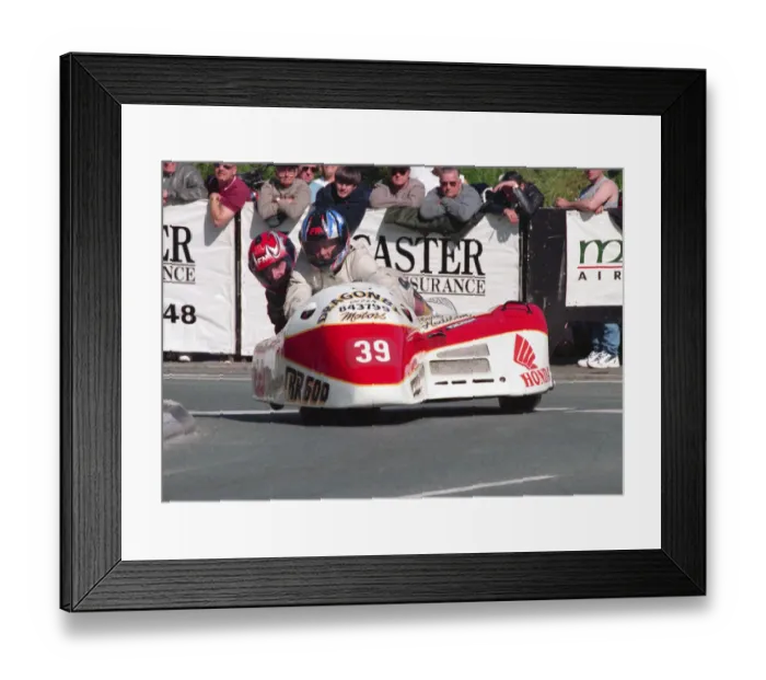 Framed Print : Robert Thompson & Steve Hedison (Honda) 1999 Sidecar TT Framed Print : Robert Thompson & Steve Hedison (Honda) 1999 Sidecar TT