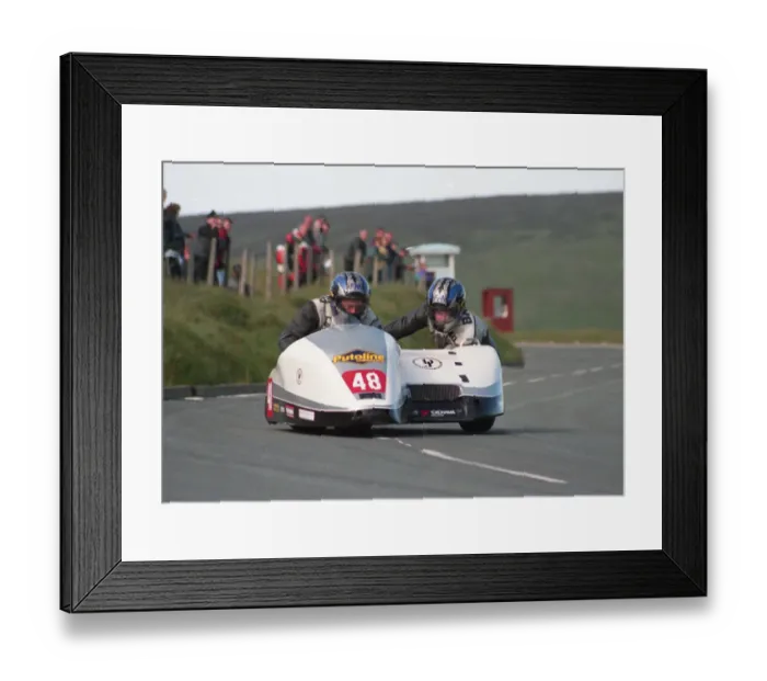 Framed Print : Howard Baker & Nigel Barlow (Shelbourne Yamaha) 1999 Sidecar TT Framed Print : Howard Baker & Nigel Barlow (Shelbourne Yamaha) 1999 Sidecar TT