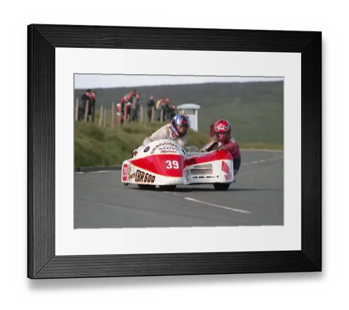 Framed Print : Robert Thompson & Steven Hedison (Honda) 1999 Sidecar TT Framed Print : Robert Thompson & Steven Hedison (Honda) 1999 Sidecar TT