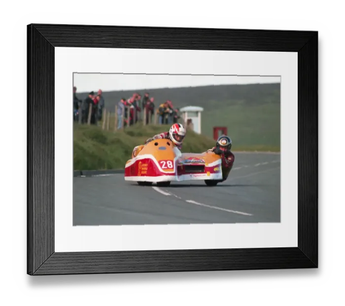 Framed Print : Stephen Ramsden & Philip Roberts (Jacobs Yamaha) 1999 Sidecar TT Framed Print : Stephen Ramsden & Philip Roberts (Jacobs Yamaha) 1999 Sidecar TT
