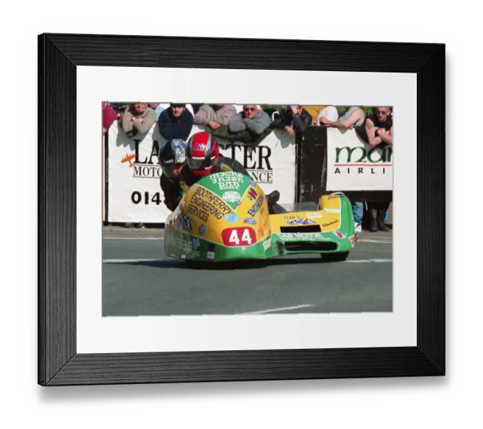 Framed Print : Brian Alflatt & Darren Abrahams (Ireson) 1999 Sidecar TT Framed Print : Brian Alflatt & Darren Abrahams (Ireson) 1999 Sidecar TT